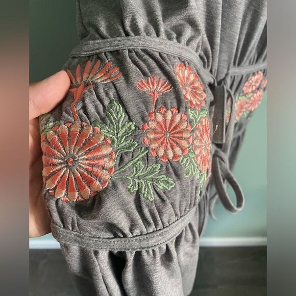 Buffalo David Bitton Drop Waist Grey Tunic Dress With Embroidered Flowers SZ S - Picture 4 of 6